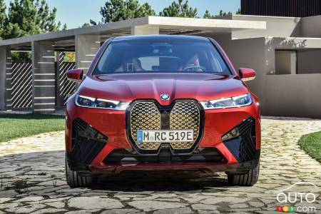 The front end of the BMW iX EV